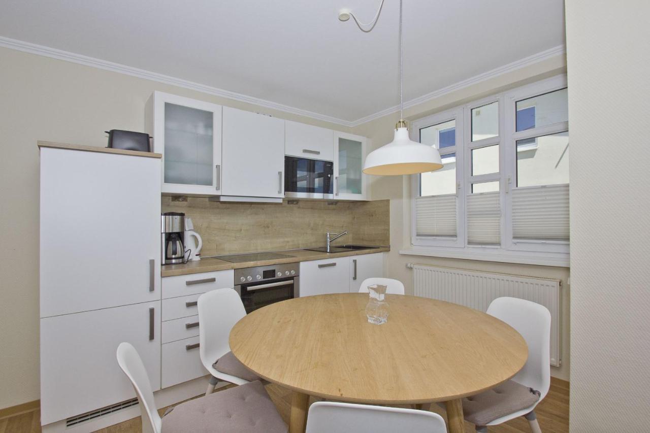 Mit Meerblick Und Balkon, Gratis Nutzung Vom Ahoi Erlebnisbad Und Sauna In Sellin - Meeresblick Fewo 24 ゲーレン エクステリア 写真